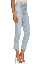 Load image into Gallery viewer, Riley Crop Dynamic Jeans
